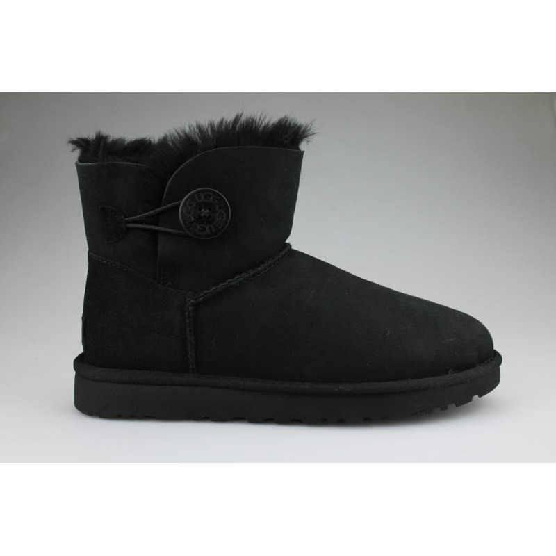 ugg mini bailey button 2